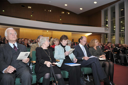 V.l.n.r.: Richard von Weizsäcker, Professorin Jutta Limbach, Professorin Mary Robinson, Professor Peter-André Alt mit Frau Sabine.