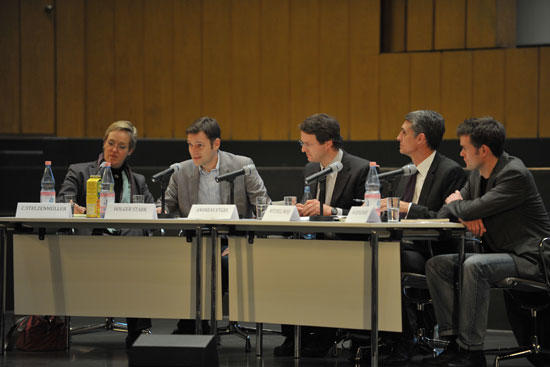 Diskutierten über die Enthüllung der "confidential documents" durch Wikileaks: Dr. Constanze Stelzenmüller, Holger Stark, Dr. Andreas Etges, Mitchell Moss, Markus Kienscherf (v.l.n.r.).