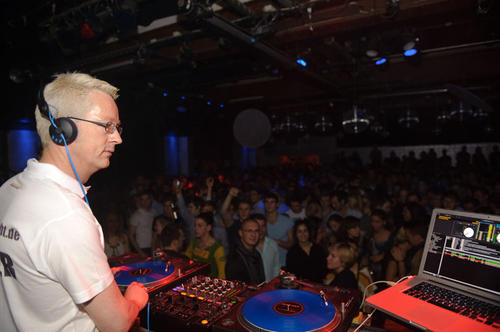 November: Mathematik-Professor Günter Ziegler zählte zu den Wissenschaftlern, die sich bei der ersten Berliner „Professorennacht“ im Postbahnhof an den Plattentellern duellierten.