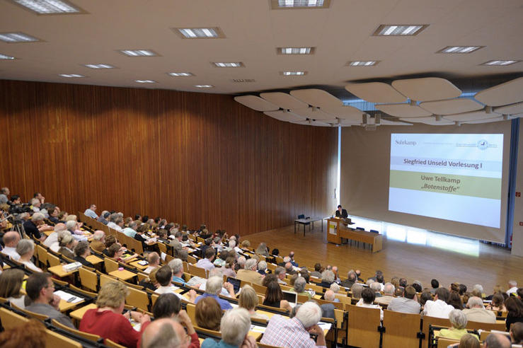 Der Deutsche Buchpreisträger 2008 sprach an der Freien Universität Berlin über die Wirkungskraft von Fiktion – dem Wesen von Literatur.