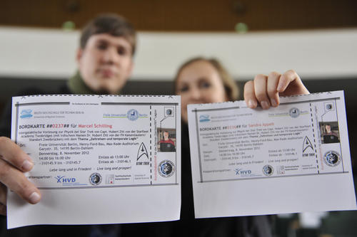 Boarding Time: Wer sich angemeldet hatte, erhielt eine Bordkarte für die Vorlesung mit Captain Zitt.