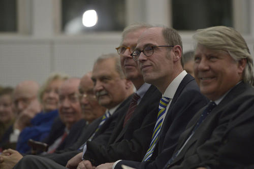Bild: Gute Stimmung am 65. Geburtstag (v.r.n.l.): Professor und Mitglied der Preiskommission Gunter Gebauer, Universitätspräsident Professor Peter-André Alt, Vorstandsvorsitzender der Ernst-Reuter-Gesellschaft Walter Rasch, Kanzler Peter Lange.
