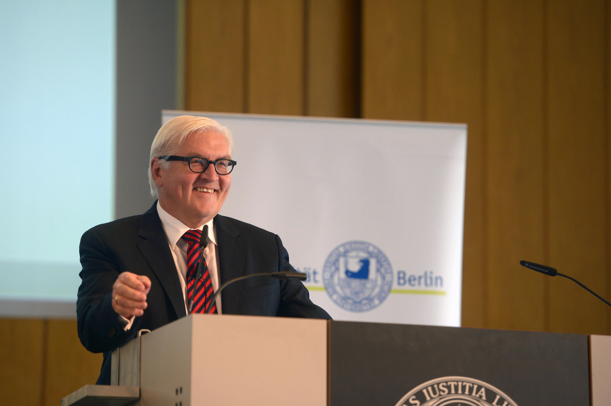 Was tun, wenn keiner spricht? Frank-Walter Steinmeier erzählte dem Publikum auch Anekdoten aus dem Diplomatenalltag.
