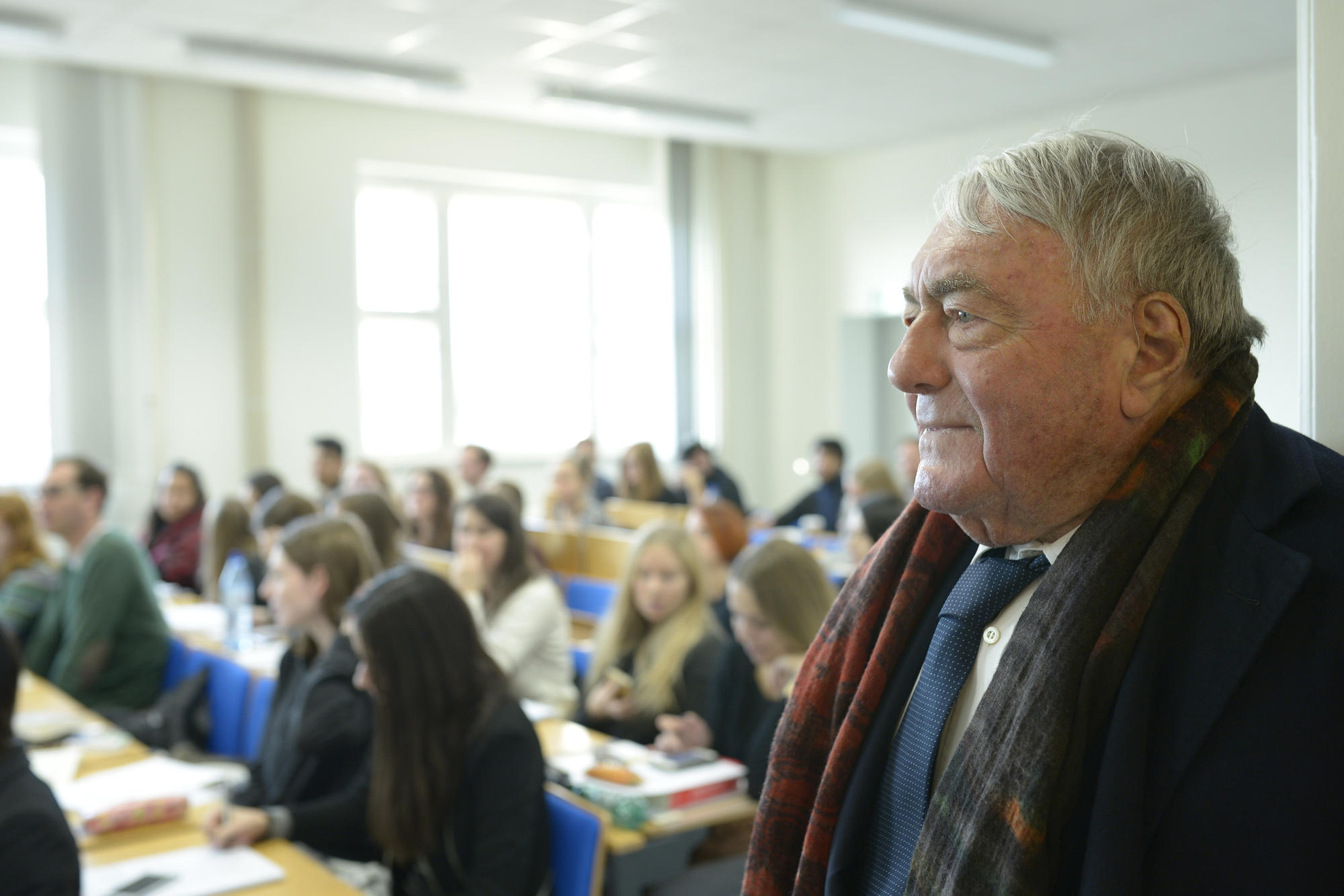 Rückkehr nach 67 Jahren: Claude Lanzmann sah sich den Seminarraum an der Boltzmannstraße 3 an, in dem er als 24-Jähriger unterrichtet hatte.