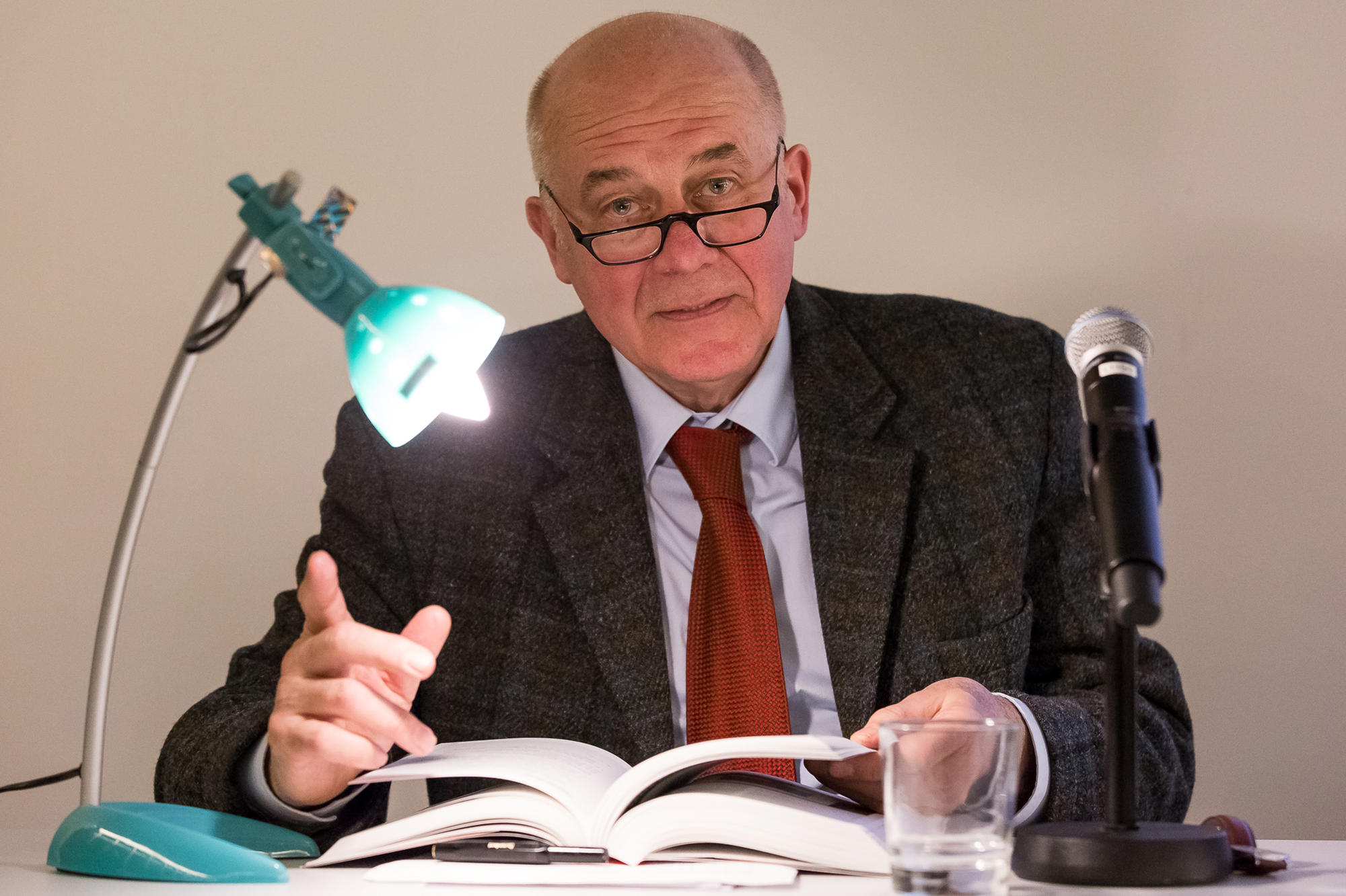 Der Schauspieler Hanns Zischler...