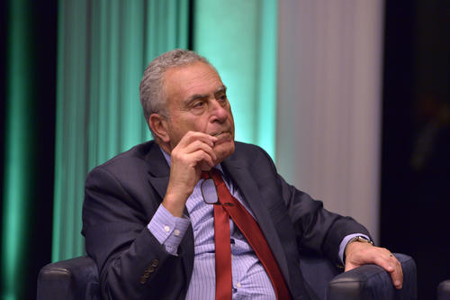 Sir Ivor Crewe, Mitglied im IC der Freien Universität und britischer Politikwissenschaftler.