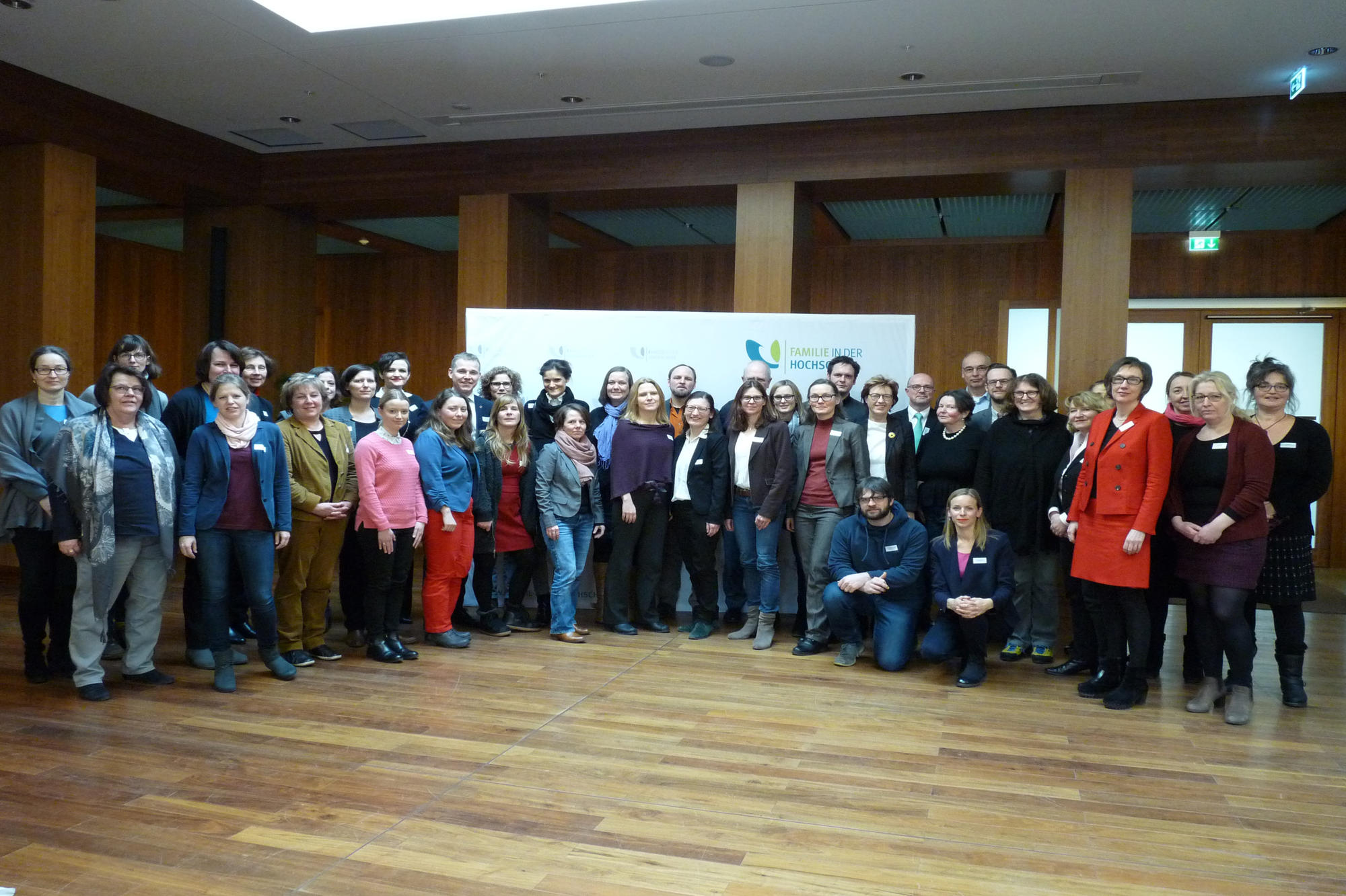 37 Hochschulen und ein Studierendenwerk aus Deutschland, Österreich und der Schweiz haben sich in dem Verein „Familie in der Hochschule“ zusammengeschlossen. Zur Unterzeichnung trafen sich die Vertreterinnen und Vertreter der Hochschulen.