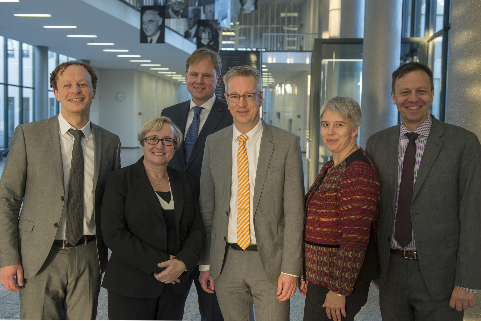 Das Präsidium der Freien Universität Berlin (v.l.n.r.): Prof. Dr. Klaus Hoffmann-Holland, Prof. Dr. Verena Blechinger-Talcott, Prof. Dr. Hauke Heekeren, Prof. Dr. Günter M. Ziegler, Dr. Andrea Bör, Prof. Dr. Klaus Mühlhahn.