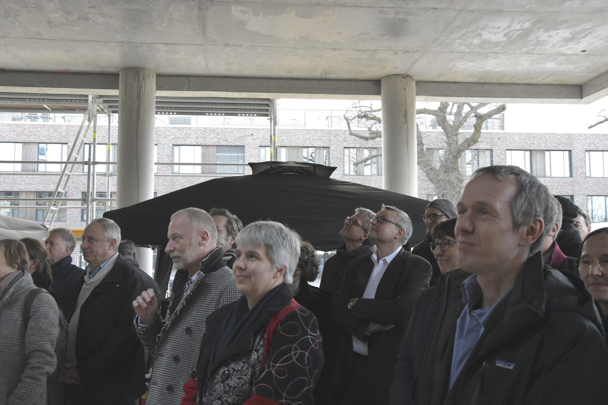 Kanzlerin Dr. Andrea Bör bei der feierlichen Hebung des Richtkranzes am 18. März.