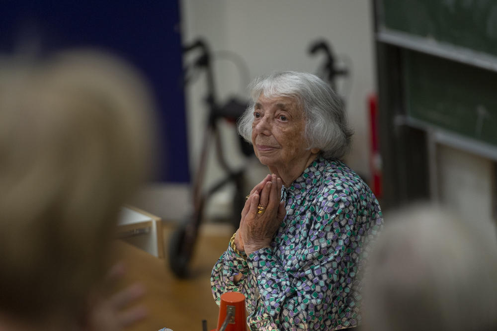 Margot Friedlanders Botschaft an die Anwesenden: „Ich habe eine Mission. Ich spreche nicht für mich. Was war, können wir nicht mehr ändern. Aber es darf nie wieder geschehen. Nie wieder. Für euch, nur für euch.“