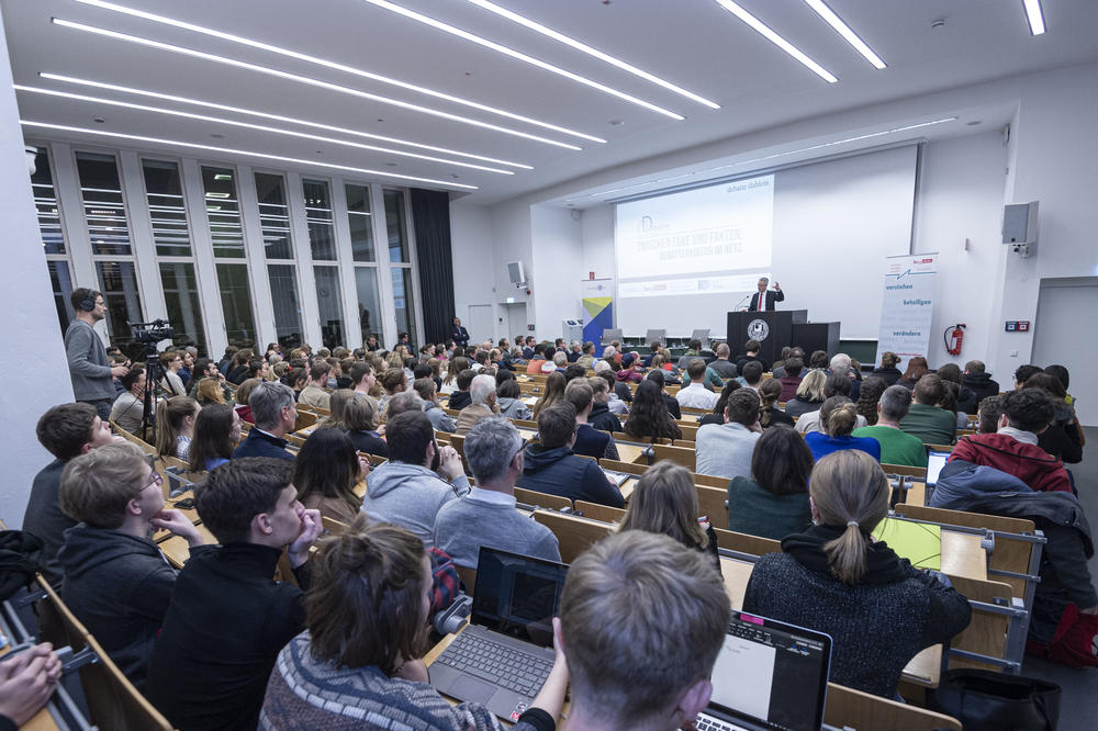 Universitätspräsident Professor Dr. Günter M. Ziegler begrüßte zur zweiten Veranstaltung der „Debatte Dahlem“.