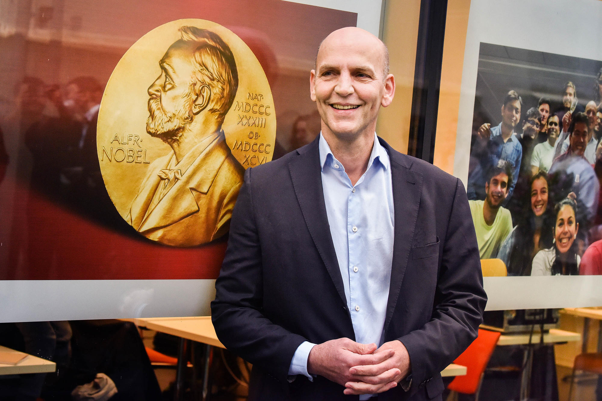 Der Chemiker Professor Benjamin List erhielt für seine Arbeit zur asymmetrischen Organokatalyse den diesjährigen Chemie-Nobelpreis. Der Wissenschaftler ist Alumnus der Freien Universität: Bis 1993 absolvierte er hier ein Diplom-Studium in Chemie.