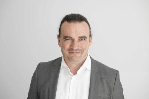 Philosophie-Professor Georg Bertram ist Vizepräsident und seit 2022 Teilprojektleiter in dem von ihm mitbegründeten Sonderforschungsbereich „Intervenierende Künste“.