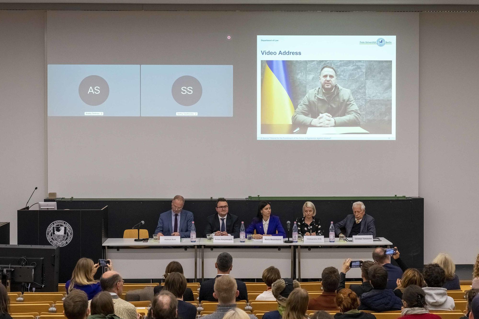 Andrii Yermak, Leiter des Büros des ukrainischen Präsidenten Wolodymyr Selenskyj, sandte eine Videobotschaft für die Veranstaltung an der Freien Universität Berlin.