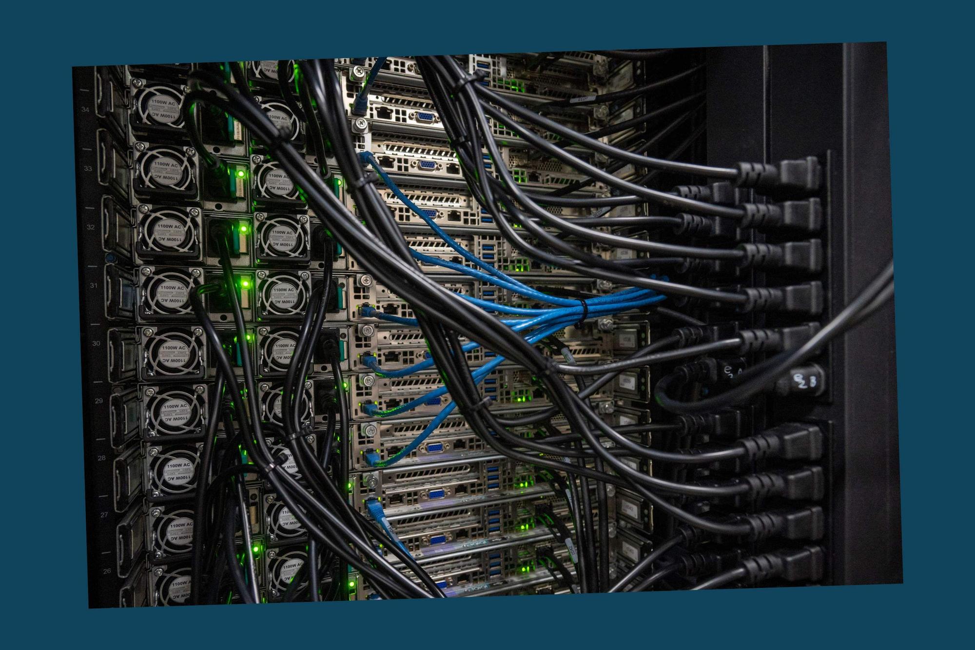 Mehr Knoten, mehr CPU-Cores und Speicher, ein schnelleres und größeres Scratch zeichnen das Rechen-Cluster Curta gegenüber seinem Vorgänger aus. Auch die Nutzer*innen sollten verstehen, wozu das gut ist. Falls Vorwissen fehlt, berät die ZEDAT gern.