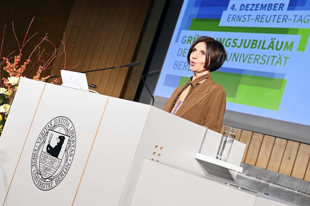 Jutta Allmendinger, Soziologieprofessorin an der Humboldt-Universität zu Berlin, hielt die Festrede. Freiheit sei eng mit Vertrauen verknüpft, erläuterte sie unter der Überschrift: "Über das Vertrauen in die Wissenschaft“.