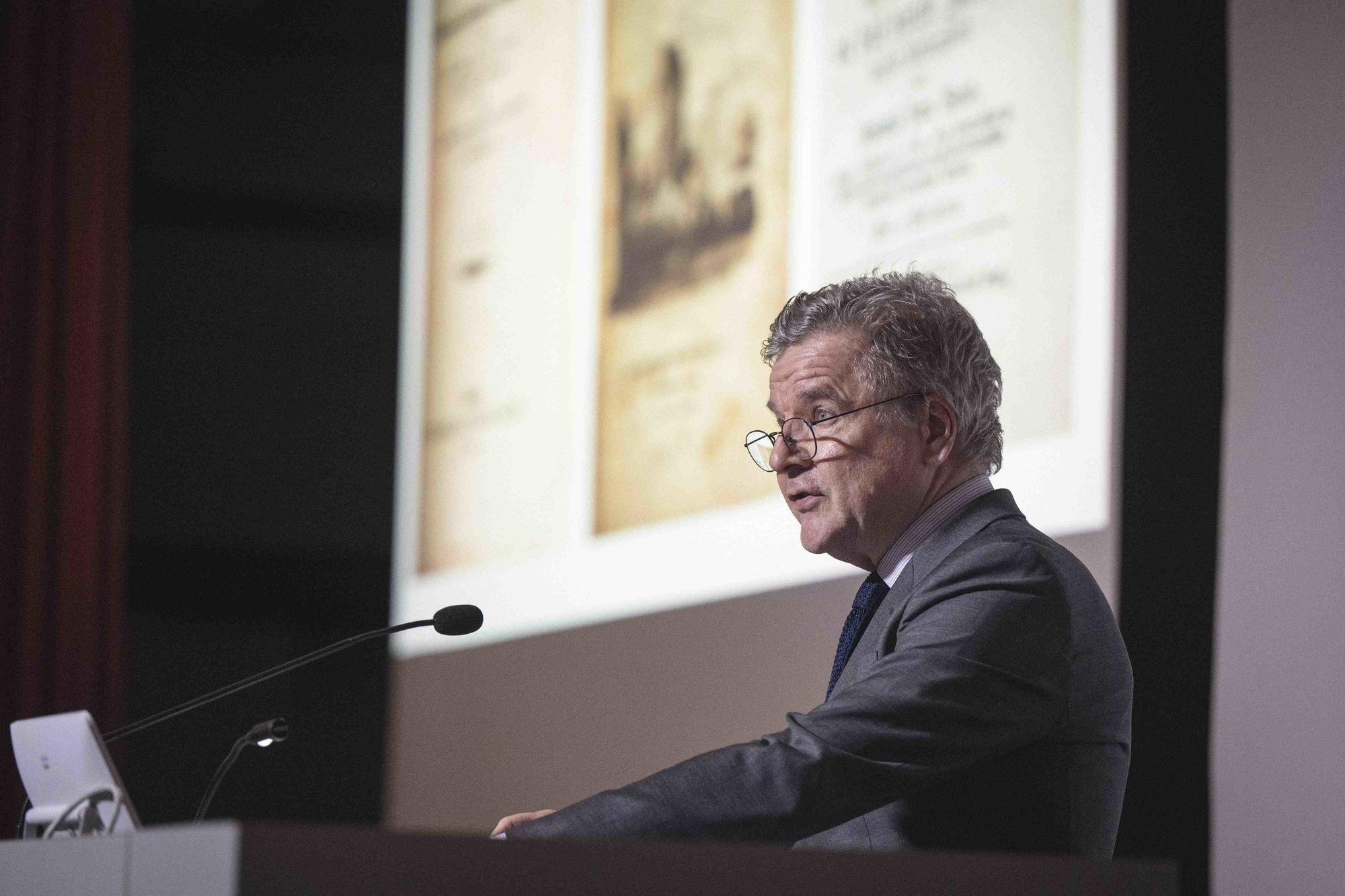 Der britische Historiker Miles Taylor ist Professor am Centre for British Studies der Humboldt-Universität zu Berlin und gilt als einer der herausragenden Vertreter der Universitätsgeschichte.