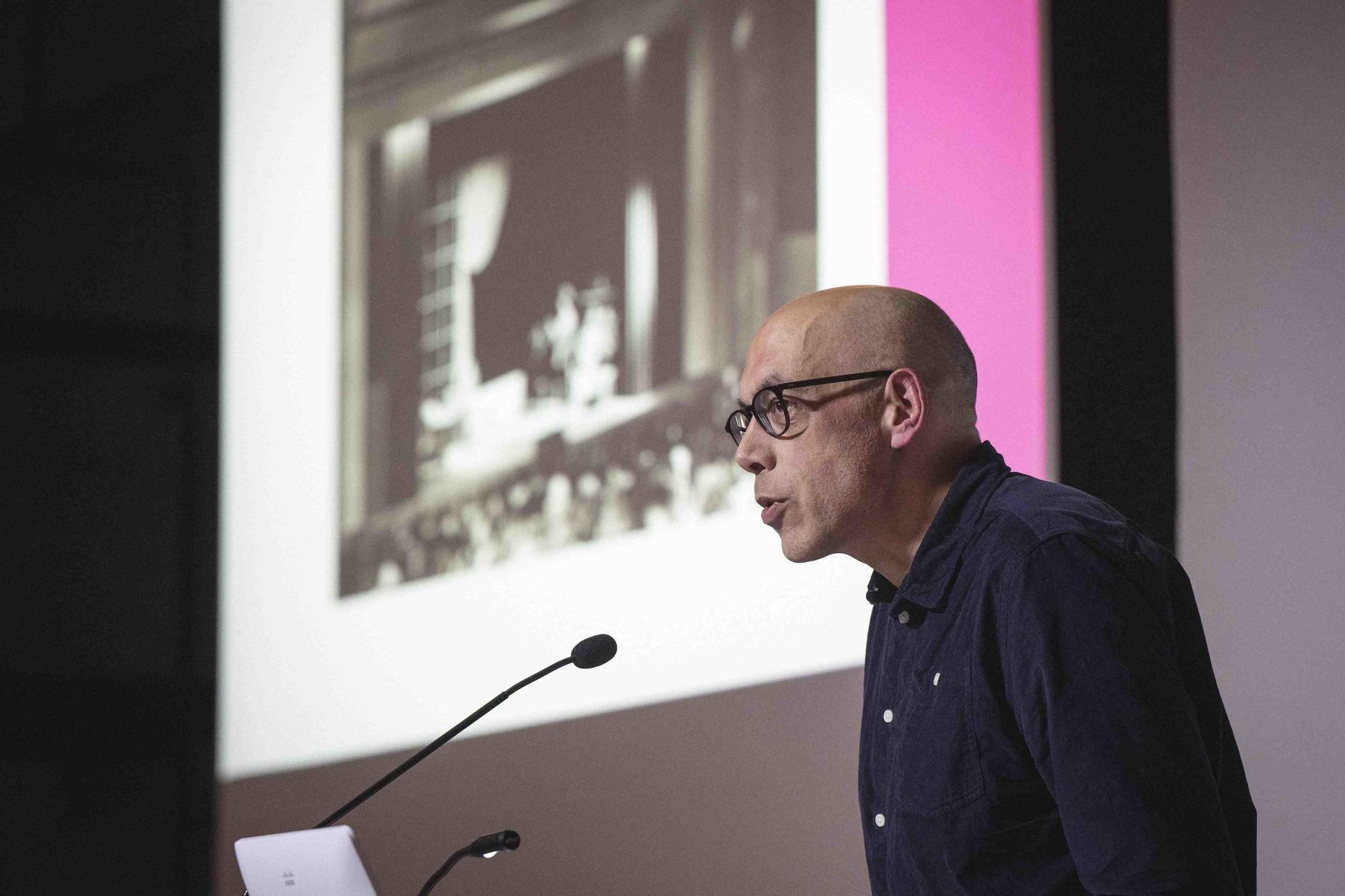 Prof. Dr. Jan Lazardzig, Professor für Theaterwissenschaft an der Freien Universität Berlin, ist Vorsitzender des Lenkungskreises der Arbeitsstelle Universitätsgeschichte.