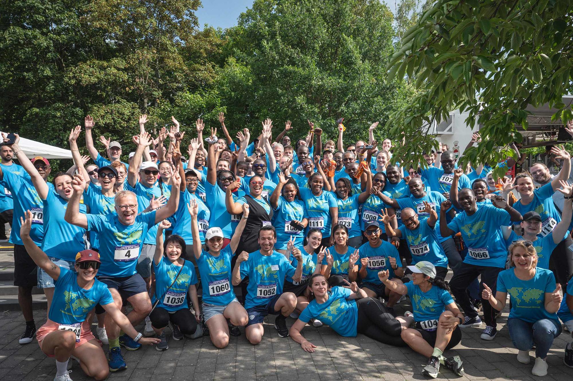 Das Team Global, unterstützt durch Teilnehmende der International Week und Staff Training Week, stellte wieder viele Läufer*innen auf.
