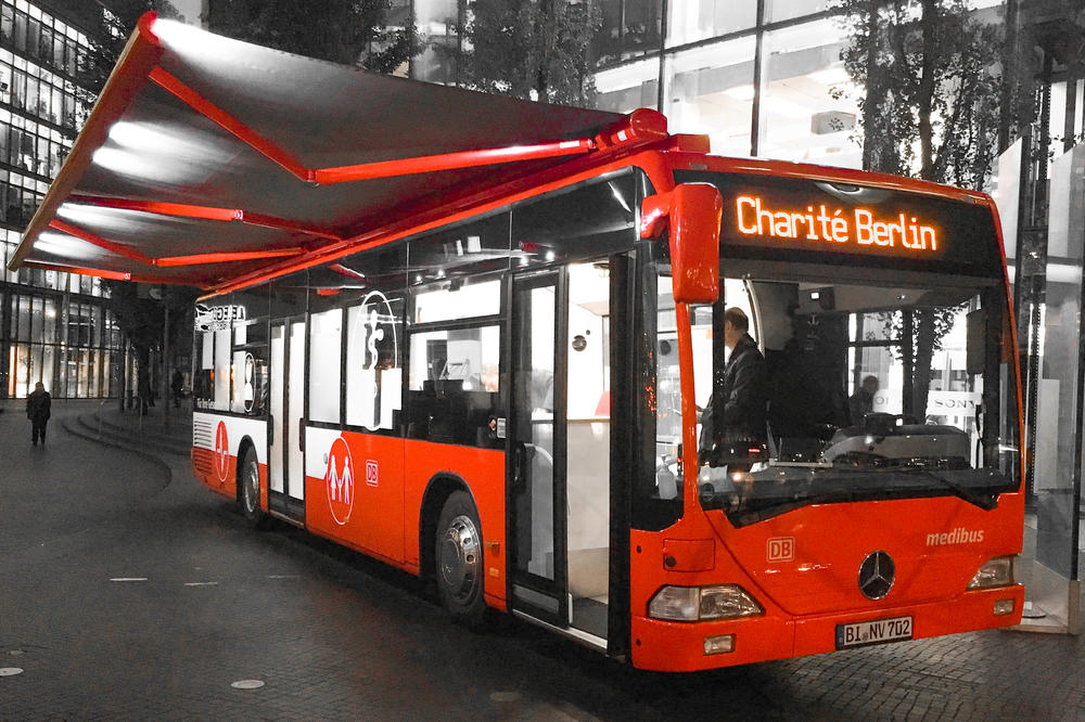 Kann durch den Impfbus, der regelmäßig auch Berliner und Brandenburger Schulen ansteuert, die Impfquote für Masern erhöht werden? Das untersucht Doktorandin Norma Bethke von der Freien Universität.