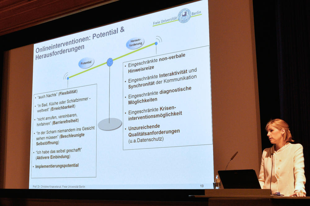 Christine Knaevelsrud wägte das Potential und die Herausforderungen der digitalen Therapie ab.