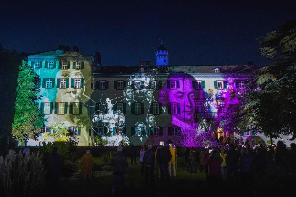Im Exzellenzcluster „Temporal Communities“ an der Freien Universität trifft Friedrich Hölderlin auf KI.