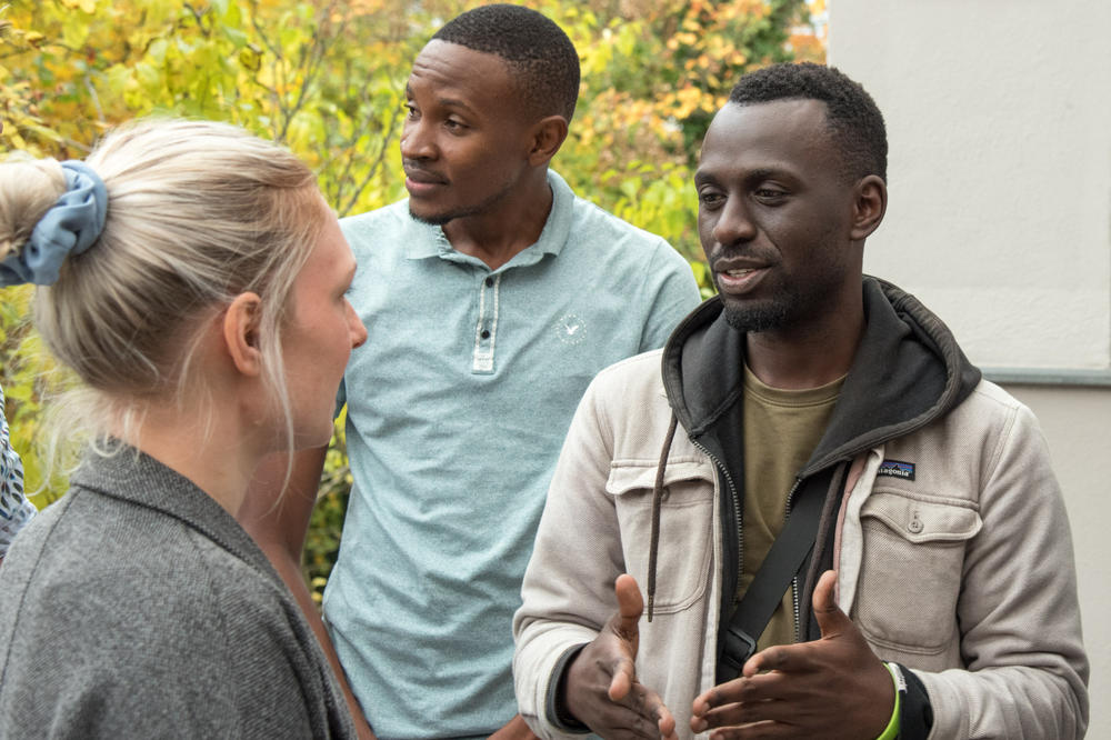 Edwin Namakanga (rechts) ist Mitglied von Fridays for Future – Most Affected People and Areas (MAPA) sowie der der RiseUp-Bewegung und arbeitet als stellvertretender Social-Media-Manager der Agape Earth Coalition.