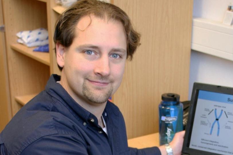 Prof. Dr. Benedikt Kaufer leitet das Institut für Virologie am Fachbereich Veterinärmedizin der Freien Universität Berlin