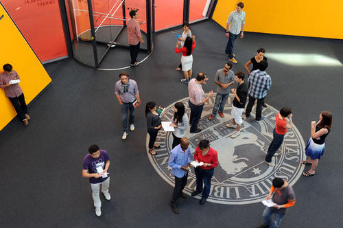 Doktoranden können sich bis zum 31. Dezember mit dem Konzept ihrer Dissertation um das Stipendium der Wissenschaftlichen Buchgesselschaft bewerben.