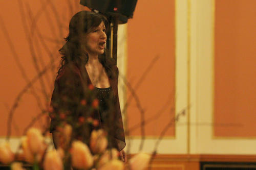 Silvia Weiss (im Bild) und Karola Theill am Klavier präsentierten Ausschnitte aus ihrem Programm „Gesänge des Orients“