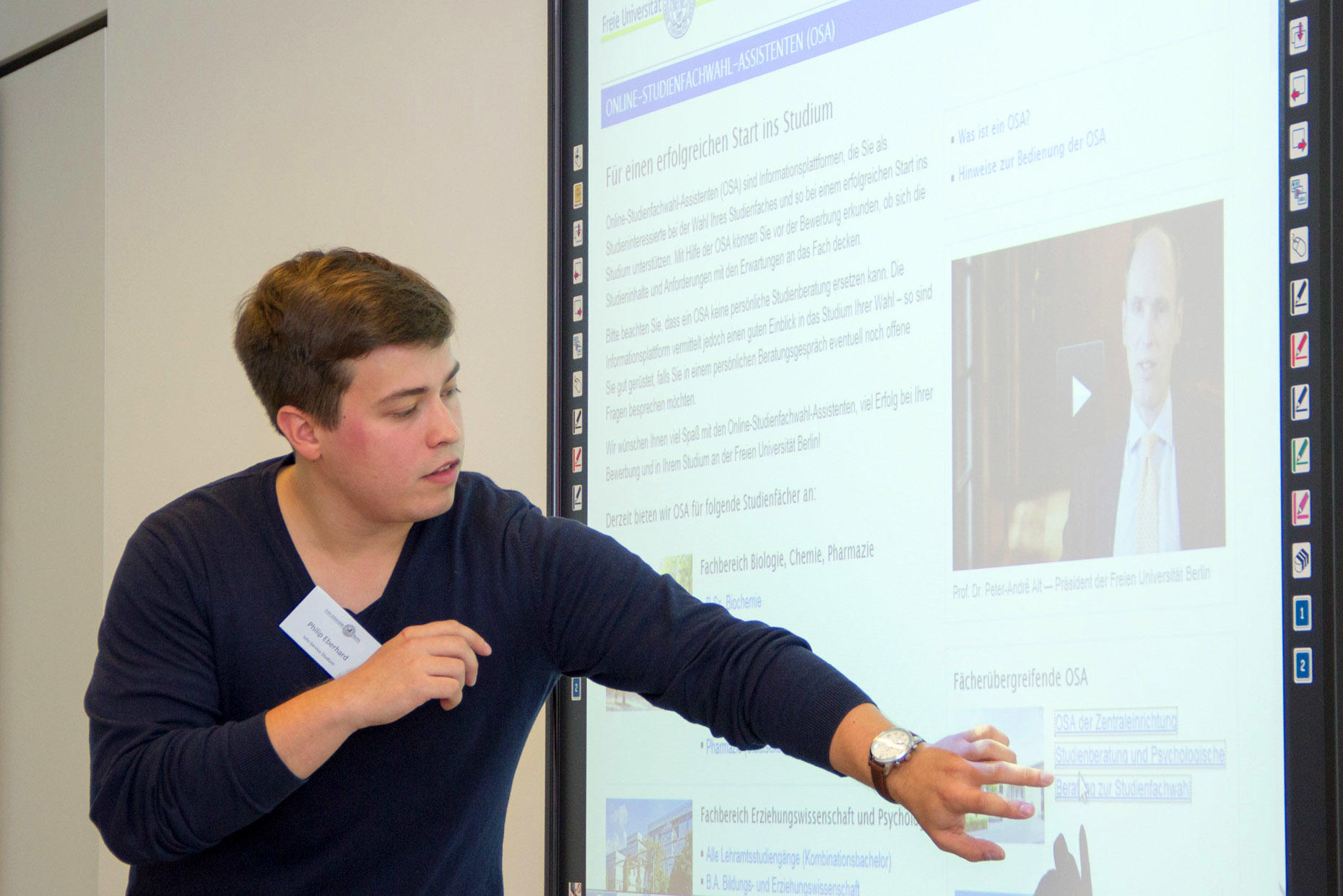 Welche Informationsangebote gibt es für Studieninteressierte? Philip Eberhard stellt den Online-Studienfachwahl-Assistenten (OSA) der Freien Universität vor.