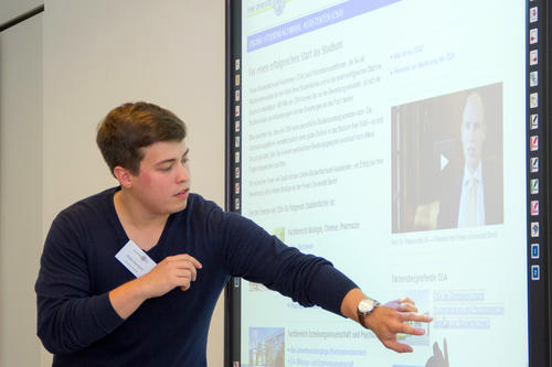 Welche Informationsangebote gibt es für Studieninteressierte? Philip Eberhard stellt den Online-Studienfachwahl-Assistenten (OSA) der Freien Universität vor.