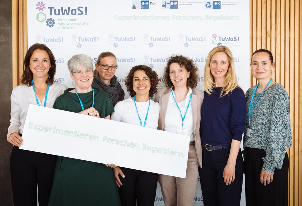 Petra Skiebe-Corrette (2.v.l.) und Nicola Stollhoff (3.v.l.) aus Berlin mit Iris Wirths, Sylvia Hüls und Tina Riepel (ehem. Koordinatorinnen), Cristina Schulte aus Köln.