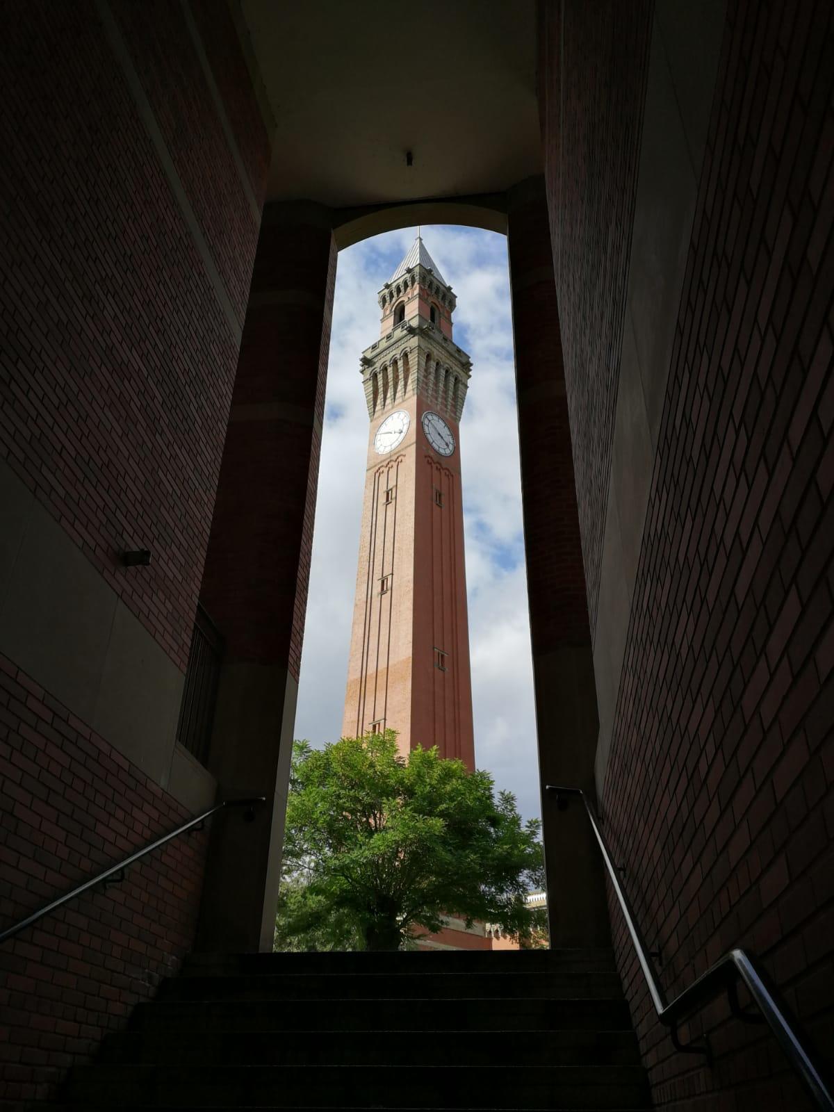 ... und Old Joe, ein mehr als 100 Jahre alter Glockenturm mit eigenem Twitter Account.