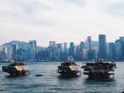 Der Victoria Harbour liegt im Herzen der Stadt.