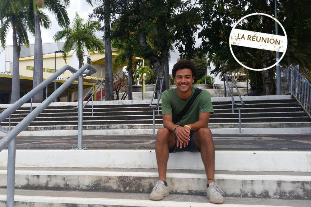 Noch leicht verwirrt von der Gleichzeitigkeit des Innerhalb und Außerhalb – so beschreibt Elias Aguigah die geografische Lage des französischen Übersee-Départements La Réunion.