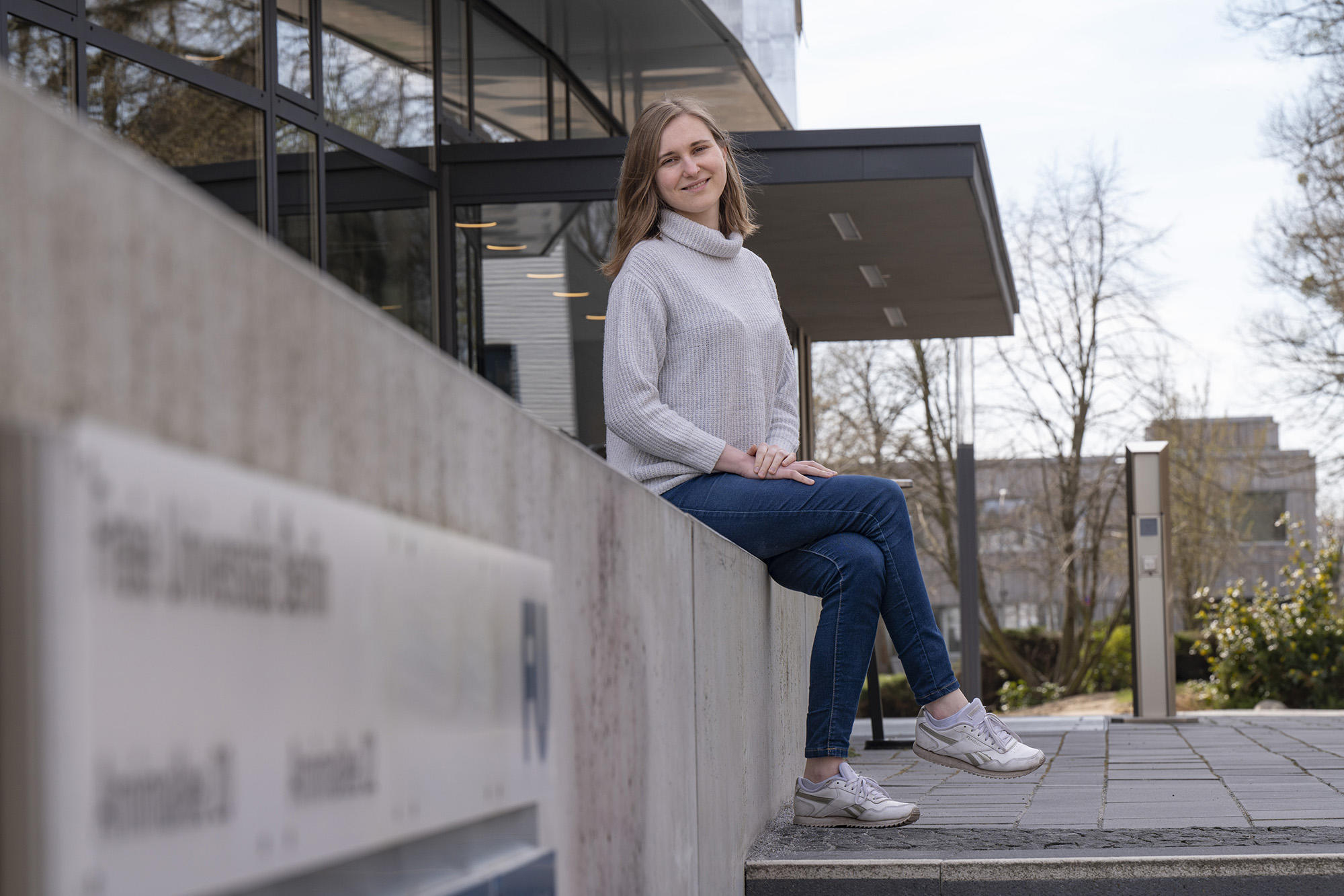 Krystyna Krupko stammt selbst aus der Ukraine, studiert Biowissenschaften in Potsdam und arbeitet in der Verwaltung des Fachbereichs Biologie, Chemie, Pharmazie der Freien Universität Berlin.