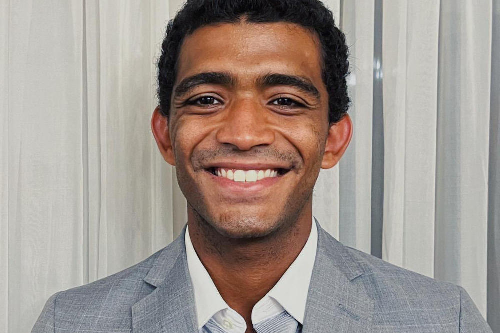 Der DAAD-Preis wurde Hussein Nadim am 27. November 2024 im Rahmen der Fachbereichsratssitzung verliehen.