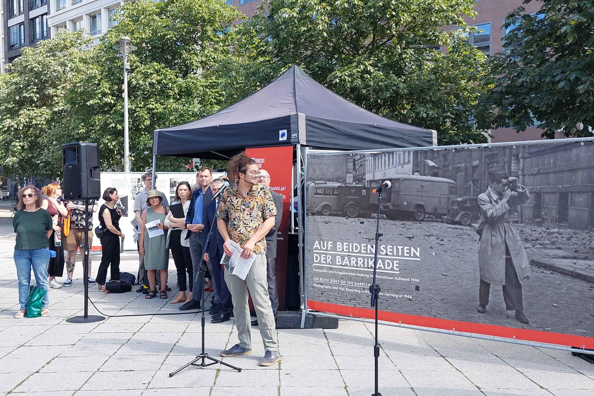 Ausstellungseröffnung am Berliner Bahnhof Friedrichstraße im Sommer 2024.