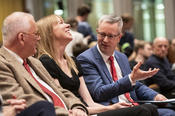 A shared interest in dark matter (from right to left): Freie Universität President Günter M. Ziegler, astrophysicist Catherine Heymans, and Hermann Nicolai, the director of the Max Planck Institute for Gravitational Physics.