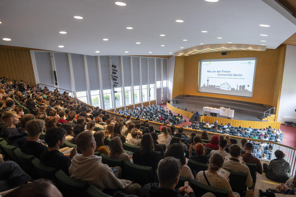 A glimpse into the introductory events over the last few weeks. First-semester students were welcomed by the president of the university, Professor Günter M. Ziegler, at the Max Kade Auditorium (also known as the Audimax), the biggest lecture hall on