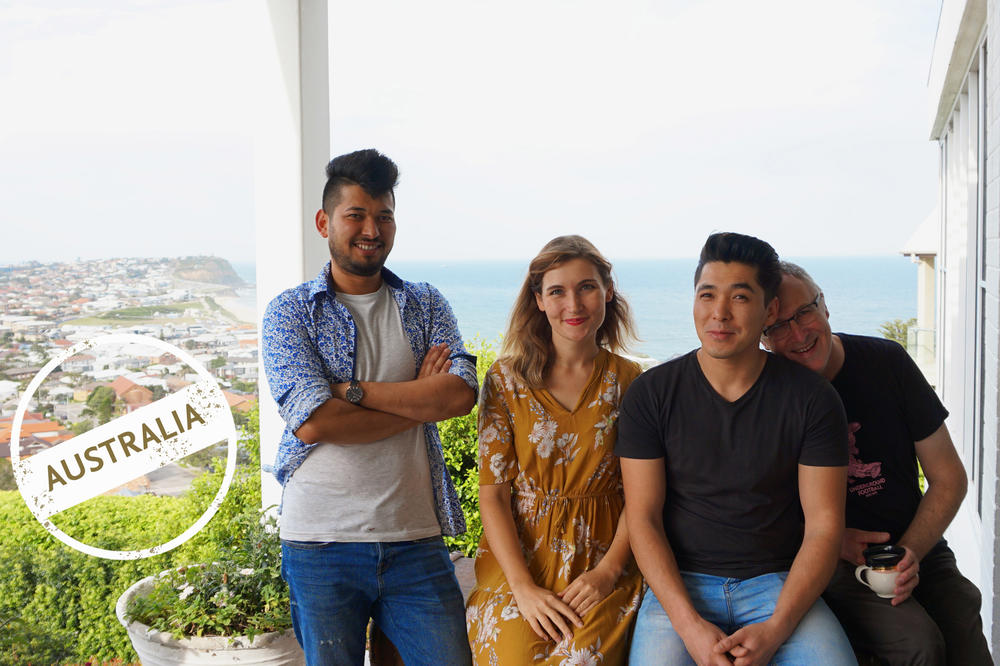Jennifer Gaschler (2nd from the left) with the “Dorr’e Darri” team, who performed Persian poetry at a theater festival in Newcastle, a coastal town two hours north of Sydney.