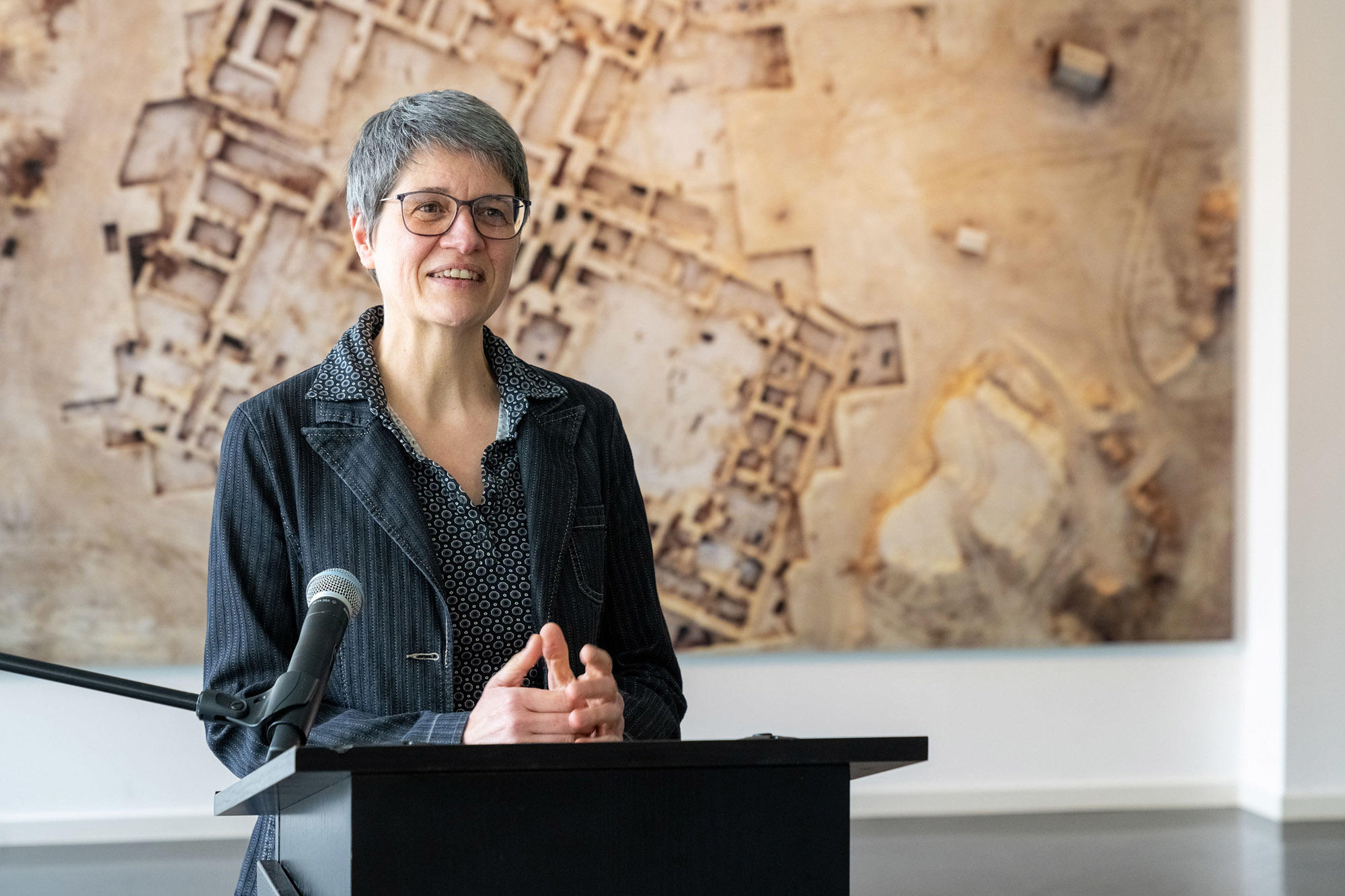 Dr. Corinna Tomberger speaking at the official event celebrating her appointment as Chief Gender Equality Officer at Freie Universität Berlin