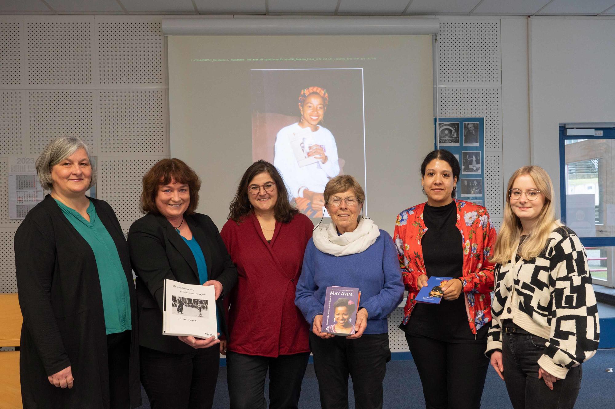 Transfer of Ayim’s thesis to University Archives (from left): Matthia Rischke, Susanne Hammer (Principal, Vice Principal, Speech Therapy School); Birgit Rehse, head, University Archives; Prof. Dagmar Schultz; Riccarda J. Schneider; Franziska Schülke