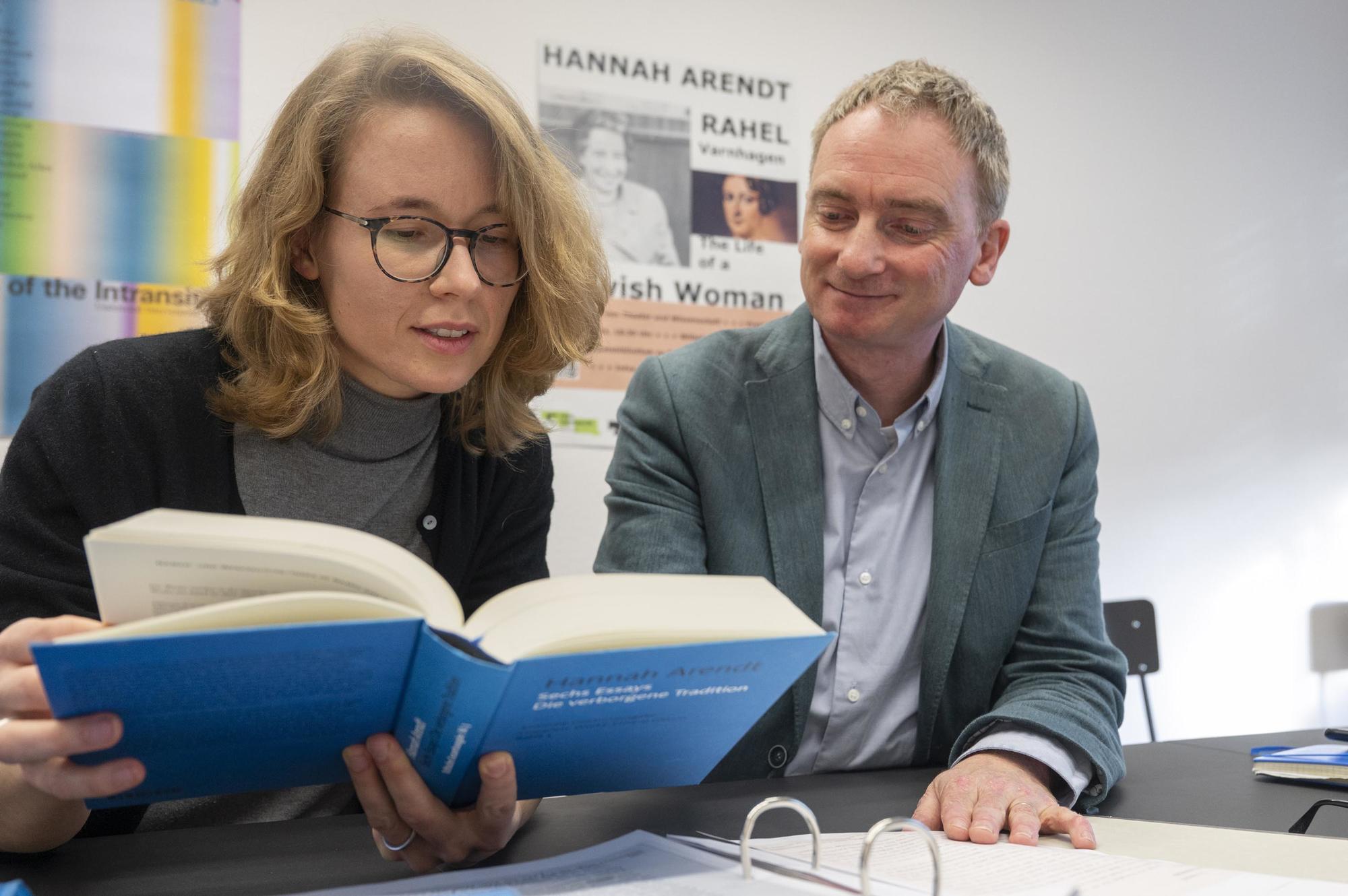 Hannah Gerlach (left) and Ingo Kieslich (right) discussing details about the edition.