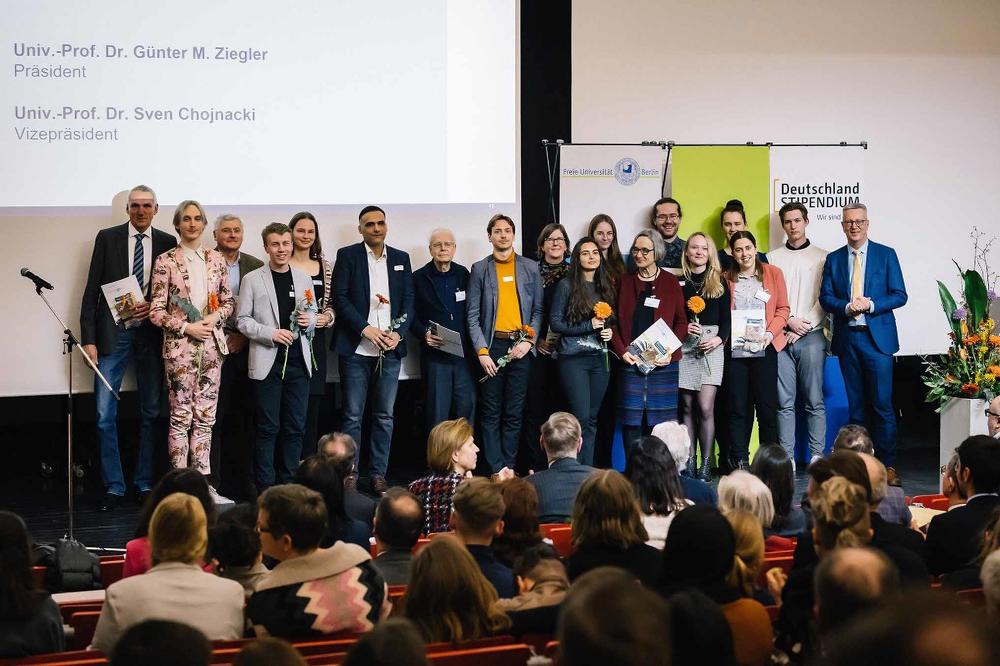 Scholarship provider Dr. Bernd Klemeyer (left) and Germany scholarship holder Mick Besuch (2nd from left) at the 2023 scholarship celebration.