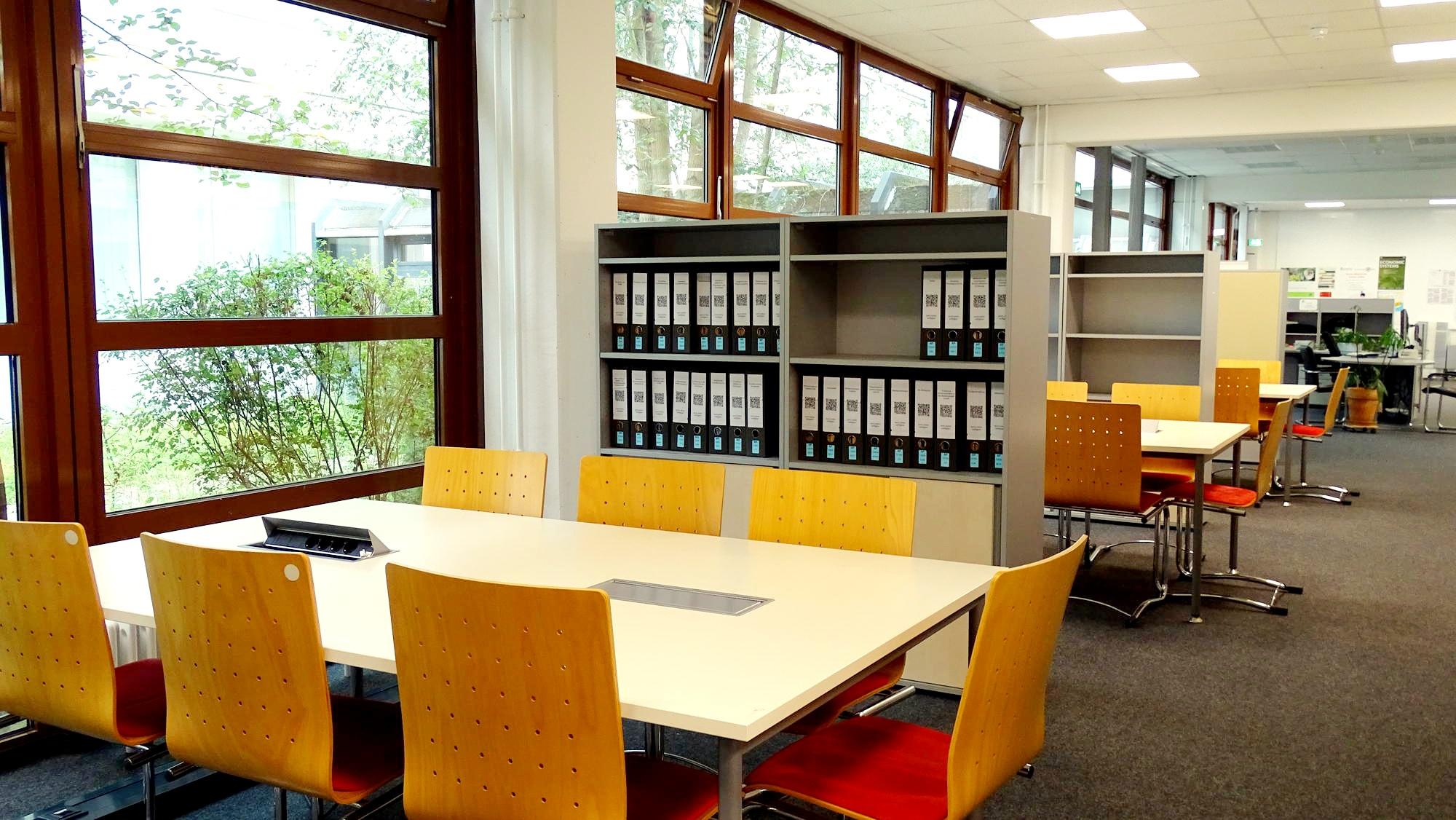 Library of Social Sciences and East European Studies (Garystr. 55)