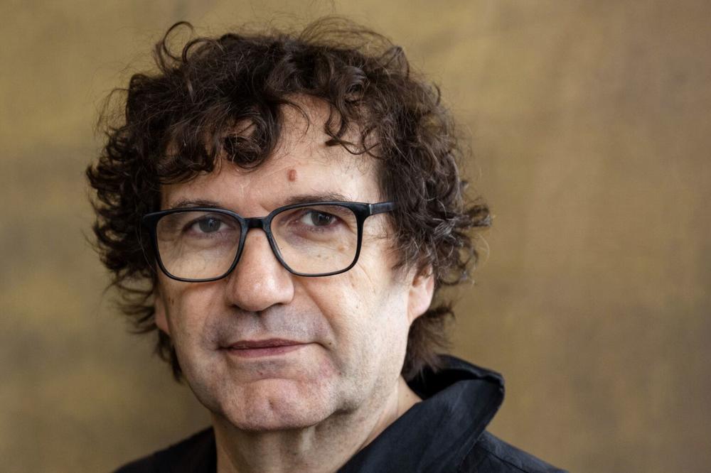 Der Schriftsteller Oswald Egger hält am 19. Juni 2025 die Siegfried Unseld Vorlesung an der Freien Universität Berlin.