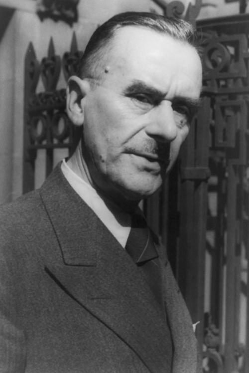 Die anfängliche Kriegseuphorie teilen auch Schriftsteller wie Thomas Mann. 60 Tage nach Ausbruch des Ersten Weltkriegs schreibt er: „Krieg! Es war Reinigung, Befreiung, was wir empfanden, und eine ungeheuere Hoffnung.“