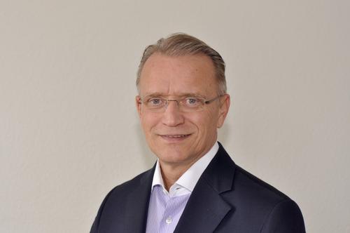 Ingo Kahle blickt zurück auf ein langjährige Karriere als Journalist. Bekannt ist vor allem seine Radiosendung „Zwölfzweiundzwanzig – Zu Gast bei Ingo Kahle“.